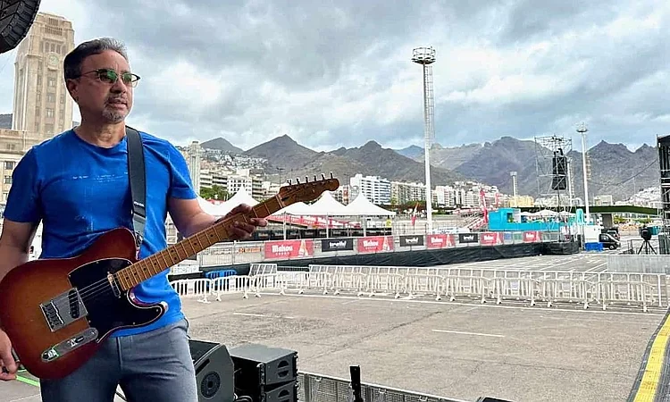 Ángel Fernández, director musical de Marc Anthony, lanza “La misma canción” y reivindica su legado inmigrante