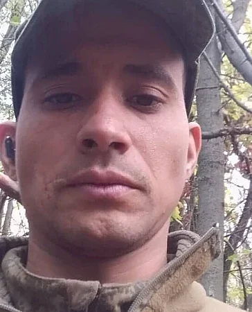 Dominicano que combate en Rusia lleva más de un mes incomunicado; familia teme por su vida