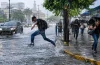 Vaguada cerca de Haití mantiene 16 provincias bajo alerta; aguaceros seguirán hasta el miércoles