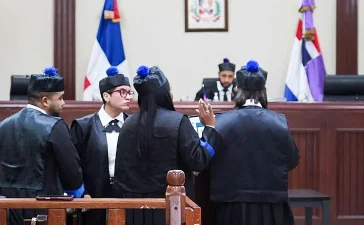 Justicia separa a excoordinador de Senasa del caso de sobornos por RD$108 millones y reprograma audiencia para 2026