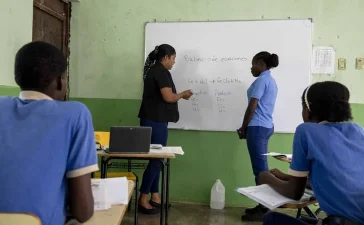 Miles de docentes en el limbo: Minerd y ADP buscan acuerdo por incentivos y retroactivos