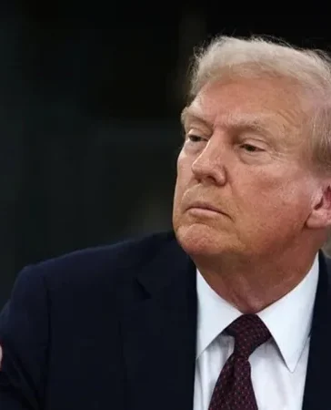 Trump ordena eliminar el término 'inteligencia artificial' y adoptar 'superinteligencia'