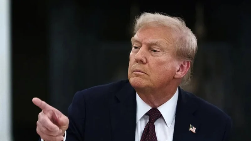 Trump ordena eliminar el término 'inteligencia artificial' y adoptar 'superinteligencia'