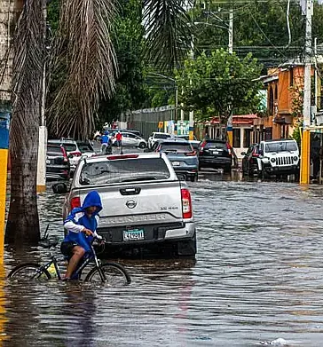 Trabajo llama a empleadores a flexibilizar jornadas por lluvias en 12 provincias en alerta amarilla