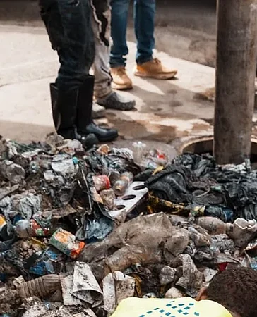 ADN advierte que basura en las calles colapsa el drenaje y eleva riesgo de inundaciones en la capital