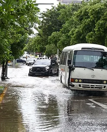 Vaguada deja acumulados de 221.1 mm y sume en caos vial al Gran Santo Domingo