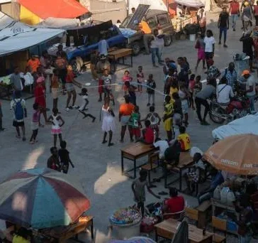Crisis en Haití: el desplazamiento de más de 40,000 niños se duplica y la ayuda humanitaria se reduce