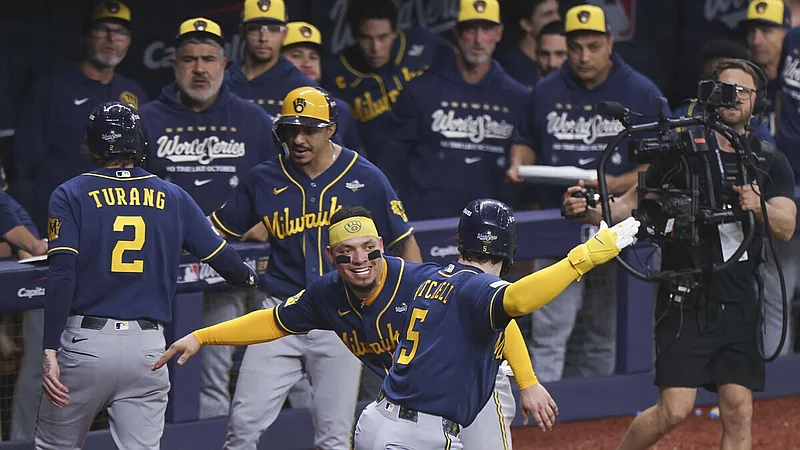 Chourio y Milwaukee a un paso de la historia: 3-0 en la Serie Mundial