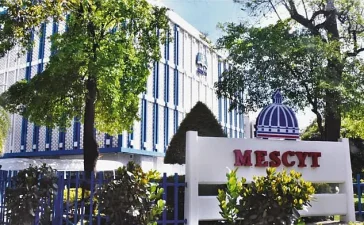 Mescyt habilita asistencia por correo para inscripción al Inglés por Inmersión 2027