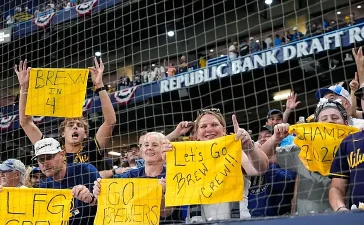 Éxodo de fanáticos de los Brewers hacia Florida anticipa una celebración histórica en la Serie Mundial