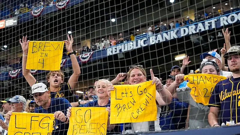 Éxodo de fanáticos de los Brewers hacia Florida anticipa una celebración histórica en la Serie Mundial