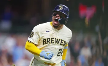 Contreras y la cultura de lucha que tiene a Milwaukee a un paso del título