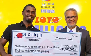 Leidsa entrega RD$30 millones a taxista ganador del Loto