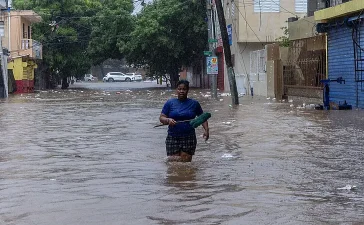 Dos vaguadas paralizan el país: 412 afectados, 30 comunidades aisladas y alerta hasta el viernes