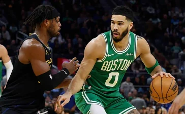 Tatum brilla con 40 puntos y Celtics superan a Nets en un duelo de 125-124