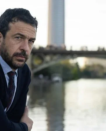 Víctor J. Vásquez, el académico que reivindica la ficción y la libertad creativa desde su columna