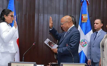 Minerva Frías asume escaño de su padre en la Cámara de Diputados