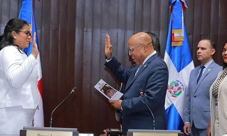 Minerva Frías asume escaño de su padre en la Cámara de Diputados