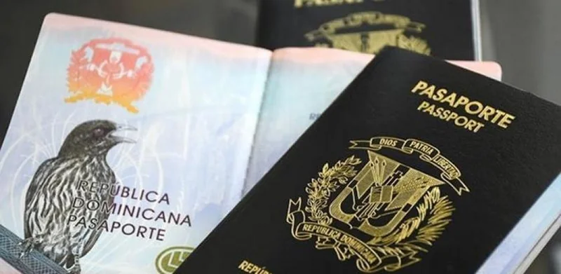 Pasaporte físico obligatorio: nuevas multas y reglas migratorias afectan a viajeros dominicanos en 2026