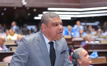 Legislador alerta sobre colapso de bibliotecas y desvío de fondos culturales hacia nómina