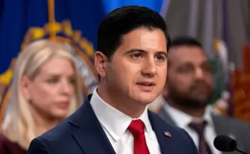 Tribunal federal asesta nuevo golpe a los fiscales interinos de Trump: Bill Essayli es declarado ilegal en California
