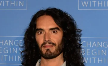 Russell Brand se defiende en juicio por violación: "El consentimiento es fundamental"
