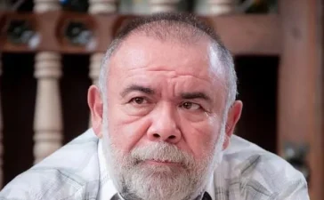 Accidente en escena: Jesús Ochoa cae de elevador y es hospitalizado en México
