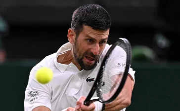 Djokovic mantiene vivo el sueño del Masters: remontada y clasificación en juego
