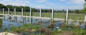 Familias reubicadas por presa Boca de los Ríos siguen sin solución a pozos sépticos colapsados