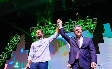 El lobo que halaga: el riesgo de los elogios interesados a Omar Fernández