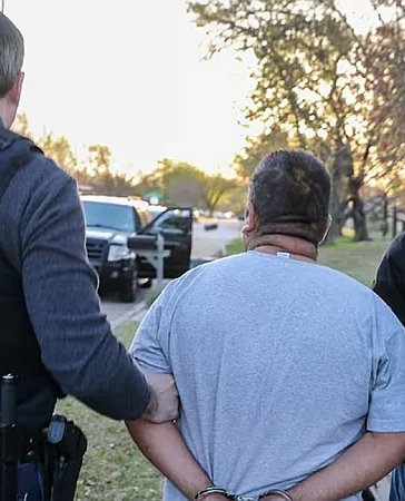 Deportaciones masivas en EE.UU.: casi un millón bajo Trump y ICE busca 5,000 nuevos agentes