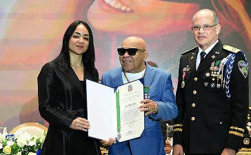 Abinader condecora con Orden del Mérito Policial a figuras del arte, la milicia y la cooperación internacional