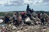 Buzos urbanos: el eslabón invisible que sostiene el reciclaje en República Dominicana