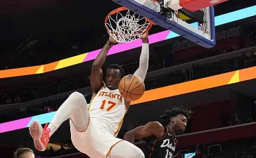 Okongwu explota con 29 puntos y Atlanta corta racha ante Cleveland
