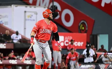 Poder escarlata: tres jonrones impulsan quinta victoria seguida de los Leones