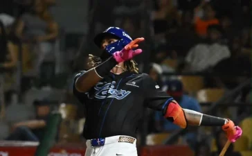 Kevin Alcántara: el gigante que rompe el molde y se estrena con Licey