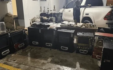 Policía desmantela punto de drogas en Capotillo con tres arrestos y decomiso de marihuana