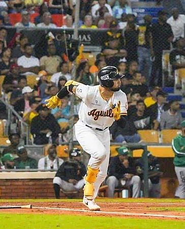 Águilas logran triunfo ajustado en extra innings y complican a Estrellas en la tabla