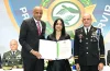 Gobierno reconoce trayectoria del director del COE con Medalla al Mérito Policial